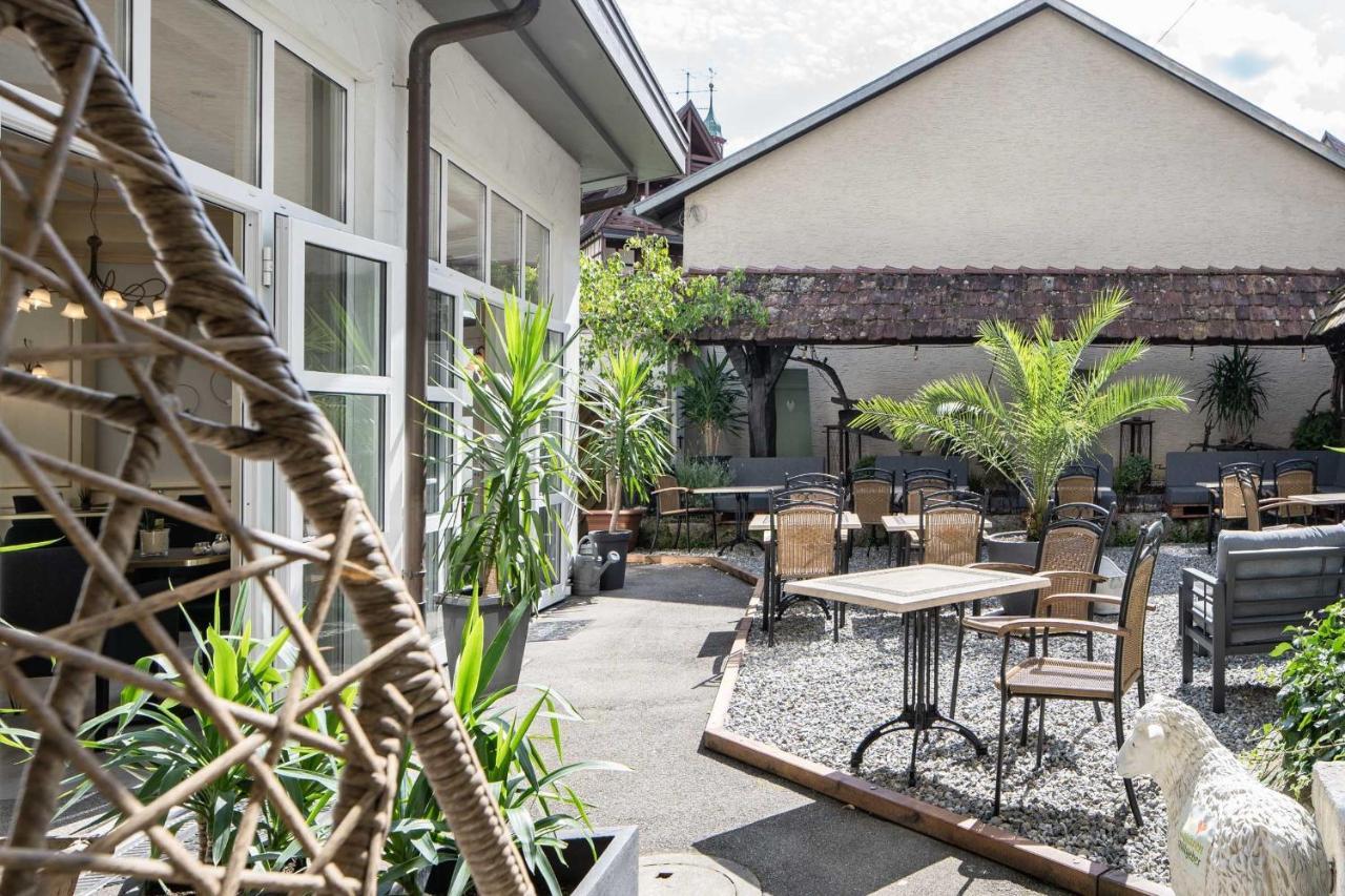 Flair Hotel Vier Jahreszeiten Bad Urach Bagian luar foto
