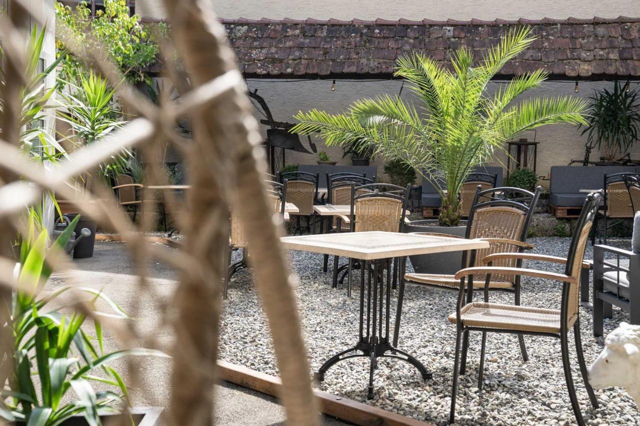 Flair Hotel Vier Jahreszeiten Bad Urach Bagian luar foto