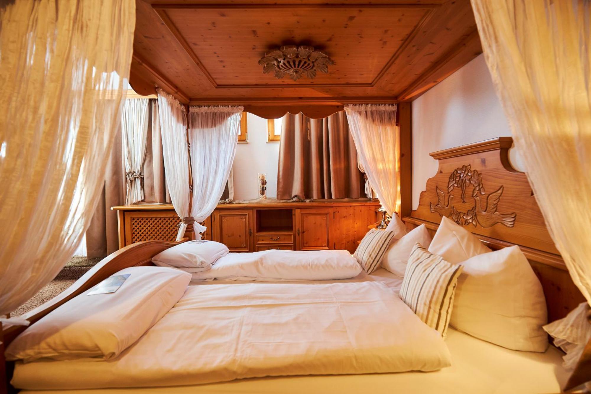 Flair Hotel Vier Jahreszeiten Bad Urach Bagian luar foto