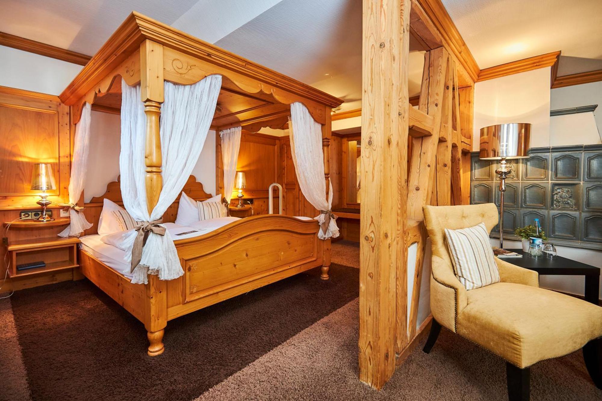 Flair Hotel Vier Jahreszeiten Bad Urach Bagian luar foto