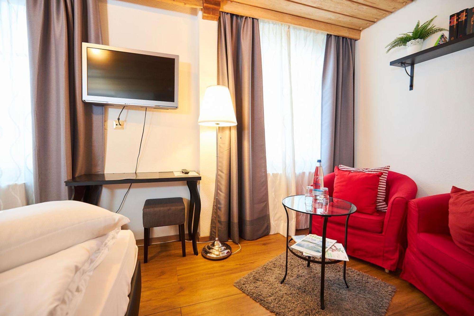 Flair Hotel Vier Jahreszeiten Bad Urach Bagian luar foto