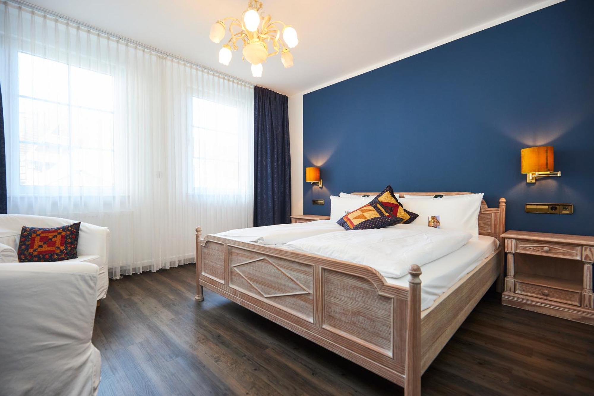 Flair Hotel Vier Jahreszeiten Bad Urach Bagian luar foto