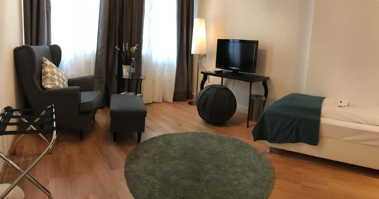 Flair Hotel Vier Jahreszeiten Bad Urach Bagian luar foto